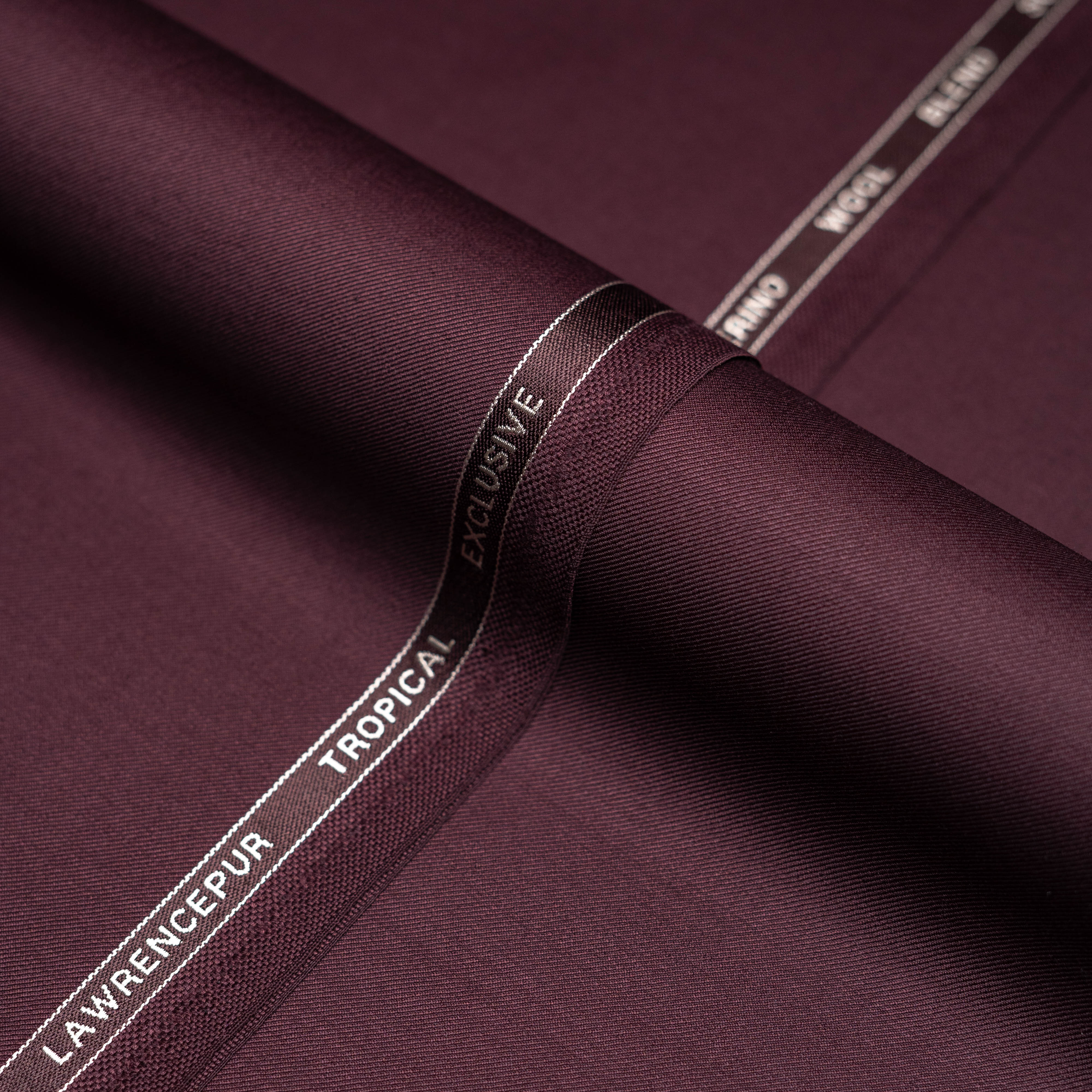 Exclusa Marron Maroon Plain , Wool Blend, Tropical Exclusive Suiting Fabric – Lawrencepur